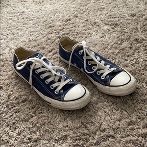 Navy Blue Low Top Converse Men’s 5/ Women’s 7